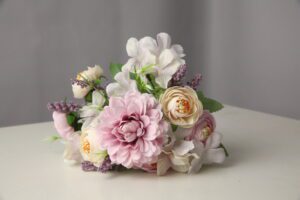 Dahlia & Ranunculus Bunch Mauve/ Peach (More than 24 pcs = £1.5 each)