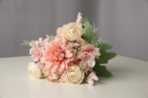 Dahlia & Ranunculus Bunch Pink (More than 24 pcs = £1.5 each)